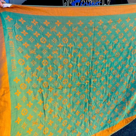 NEW 100%Auth/Louis Vuitton/Gold & Green/Silk/Viscose/Wool SHINY MONOGRAM SHAWL - Picture 7 of 7